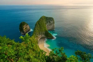 Kelingking Beach Bali, a Hidden Exotic Beach in Nusa Peninda